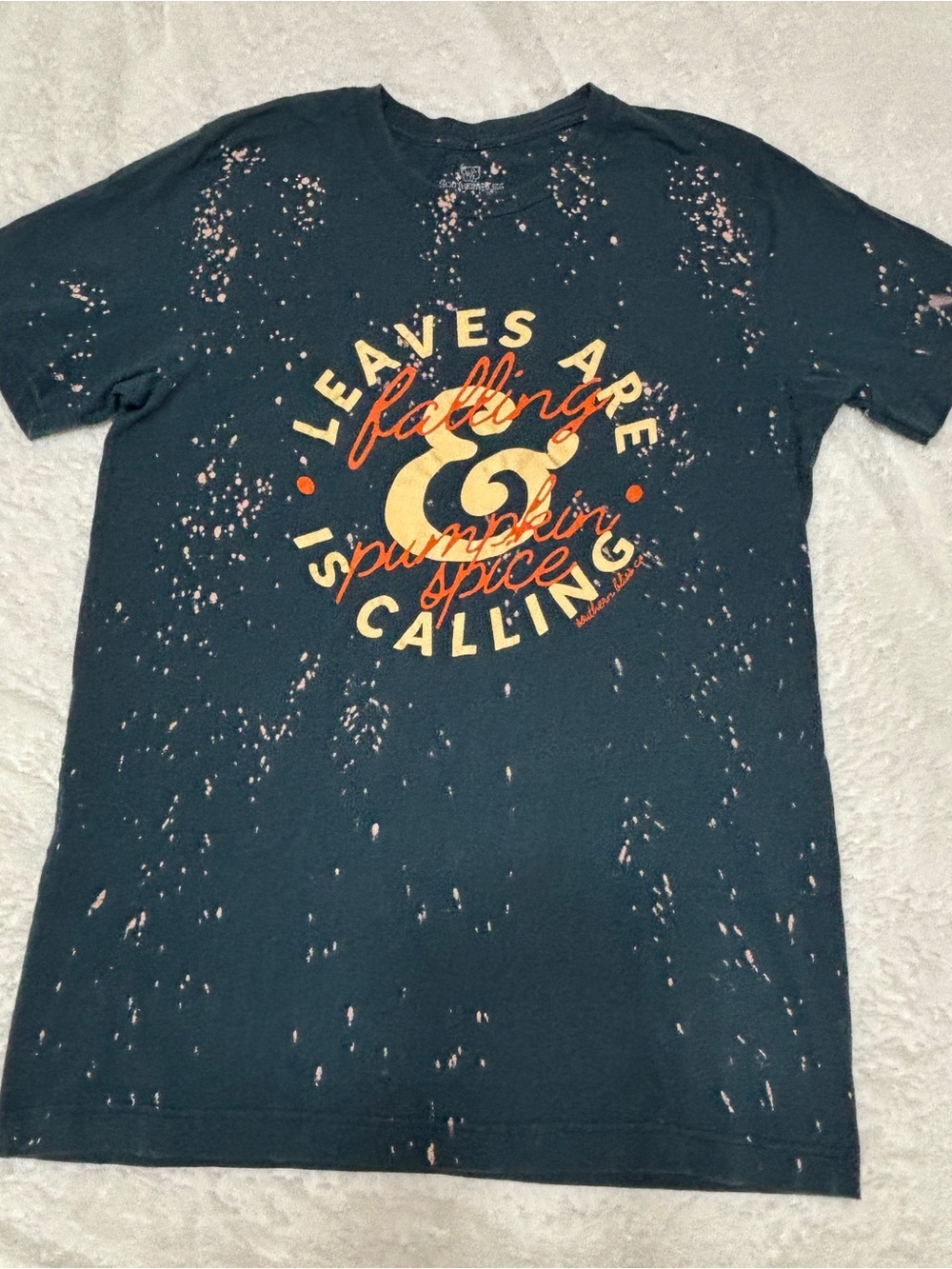 Graphic Fall Tee - 'Leaves Are Falling' size m